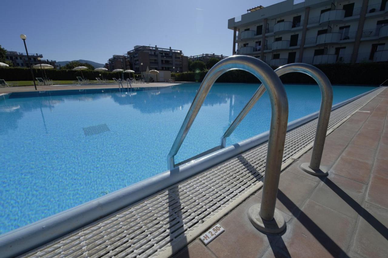 Апарт отель Le Residenze Di Santa Costanza - Mirto/Corbezzolo Сан-Винченцо Экстерьер фото